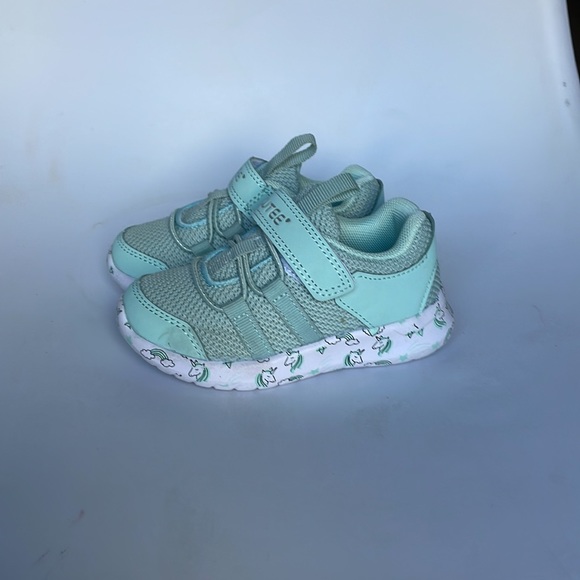 NEW toddler teal sneakers with Velcro strap. Size 6 - Picture 2 of 3